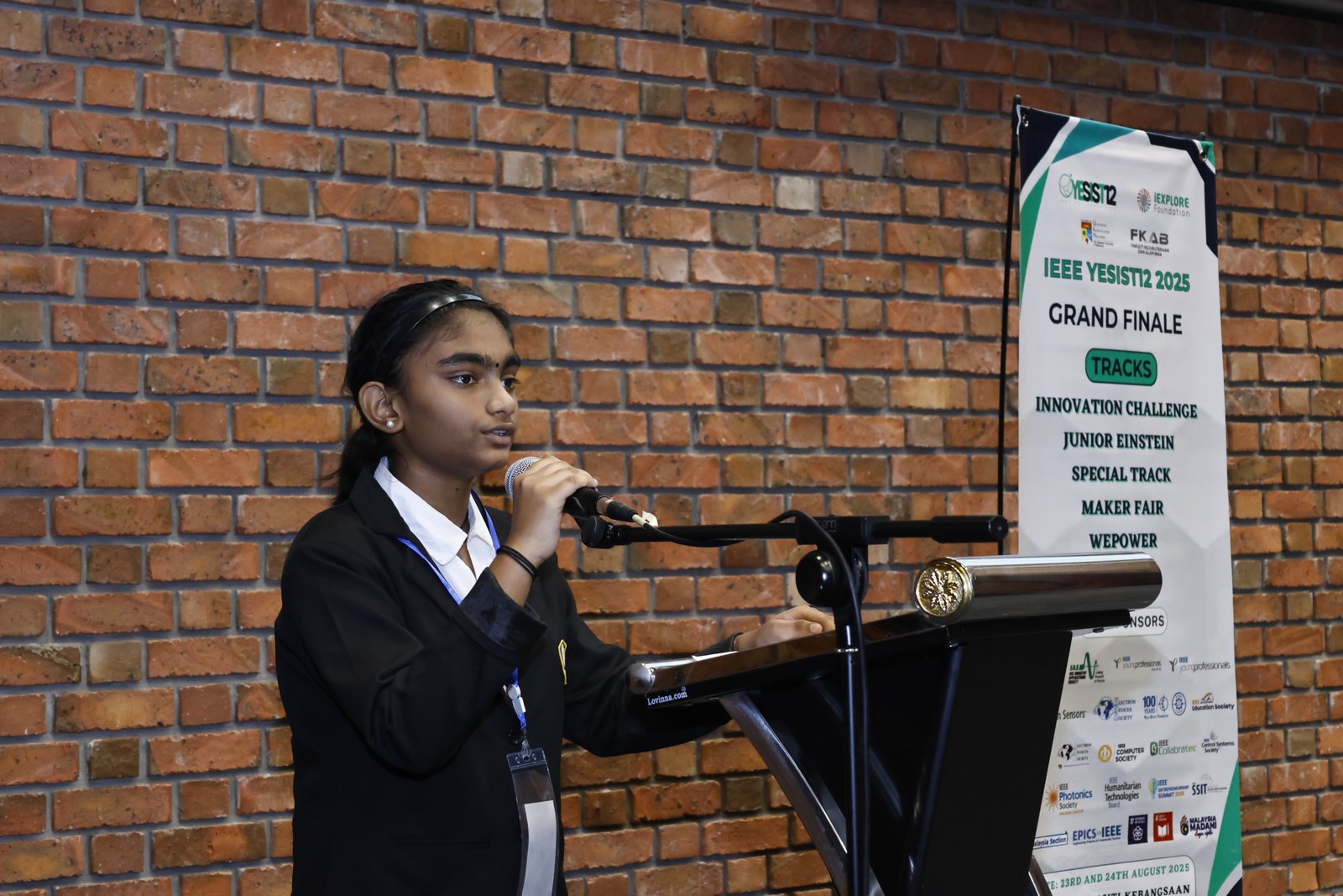 Junior Einstein Image